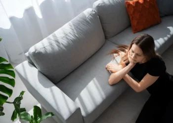 Simple Grounding Habits That Bring Emotional Clarity Back Into Your Day