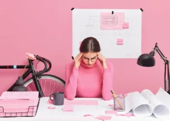 Emotional Balance for Working Women: Small Daily Habits That Restore Your Inner Calm