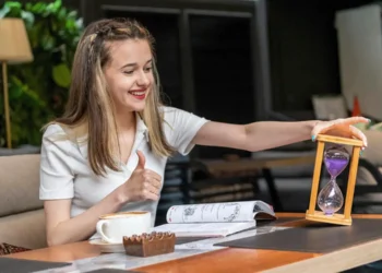 Different real-life scenarios of women using the one-task hour to simplify their daily routines and improve productivity.